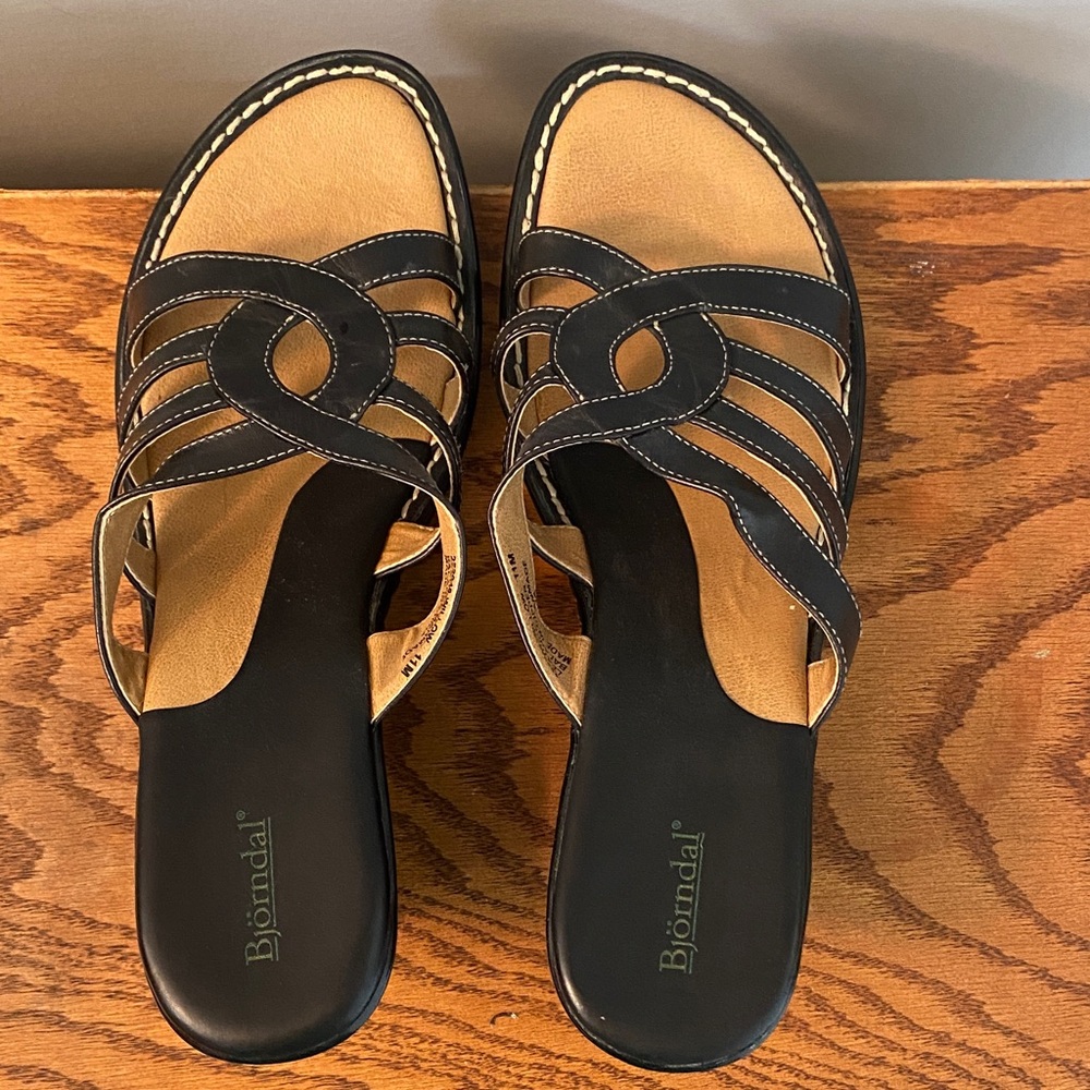 Size 11 Sandals Bjorndal Willow Black and Tan man made 22048 leather upper